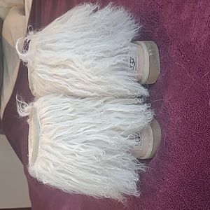 Ugg Classic Boot With Sheepskin Fur Trim.